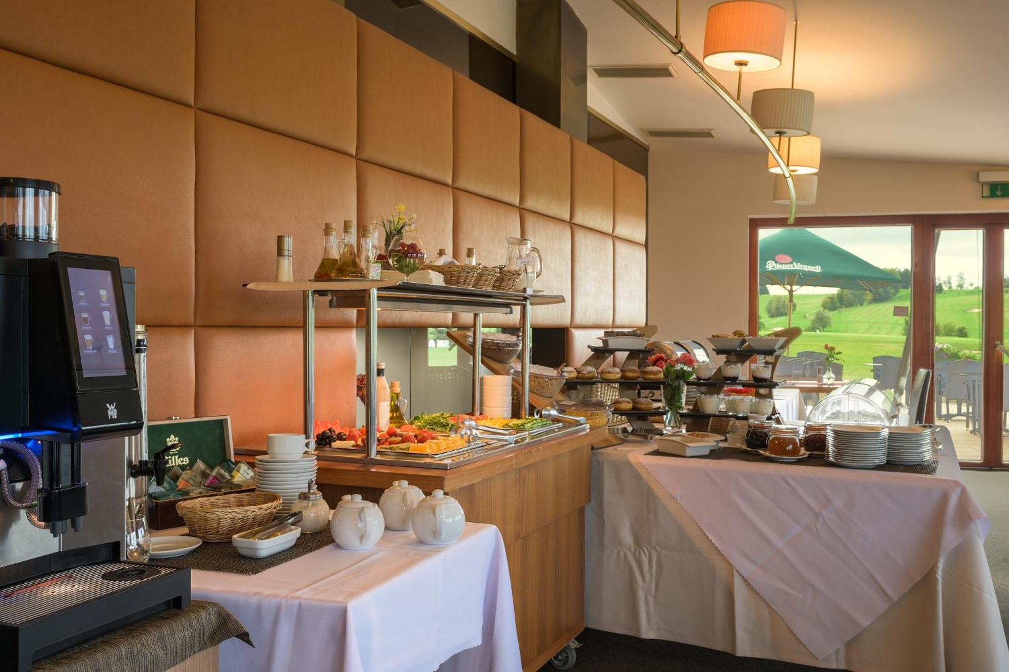 Grund Resort Golf And Ski Mlade Buky Ngoại thất bức ảnh