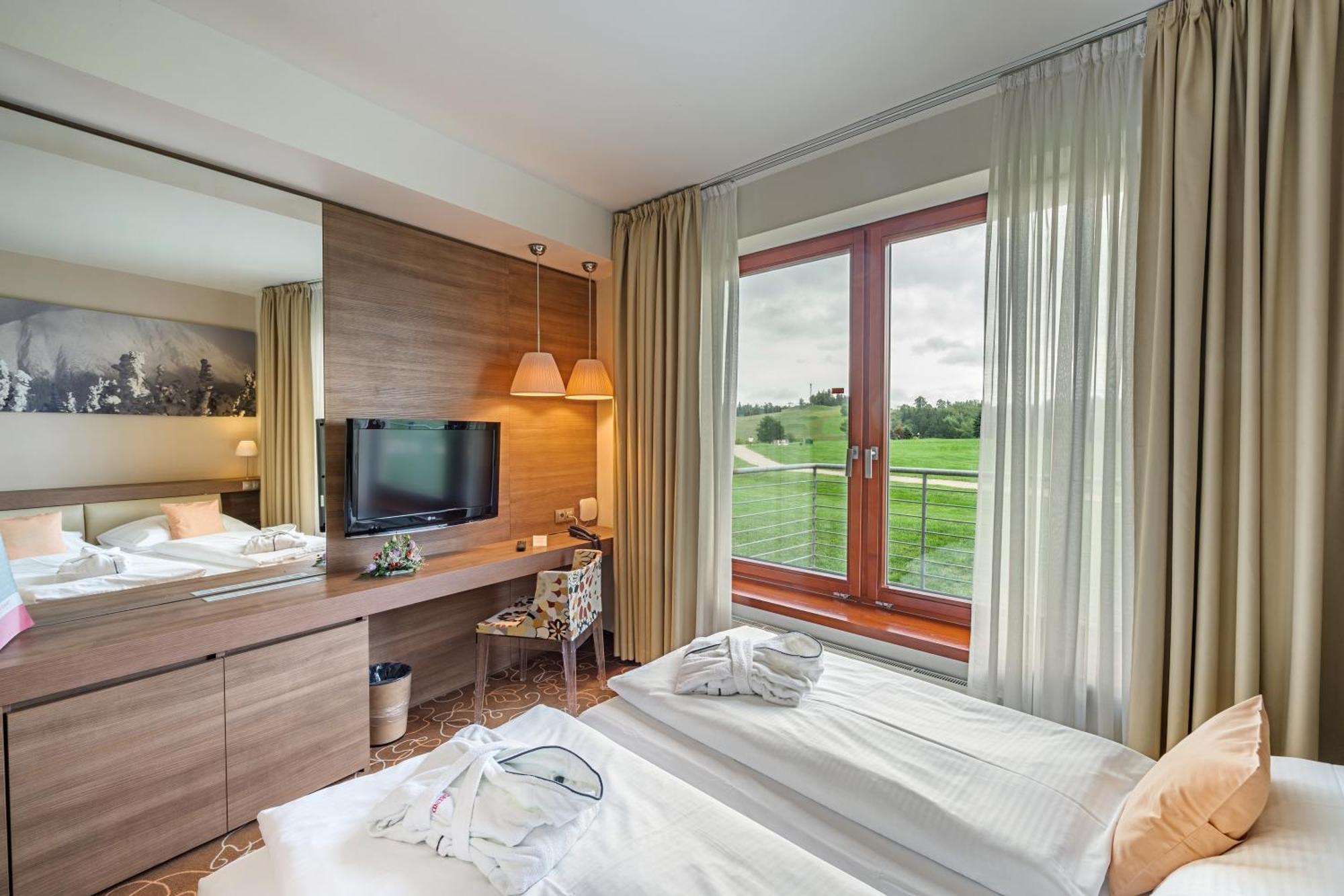 Grund Resort Golf And Ski Mlade Buky Ngoại thất bức ảnh
